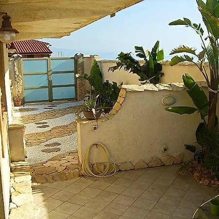 The Golden Rainbow - Seafront Apartment