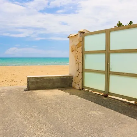 The Golden Rainbow - Seafront Apartment *