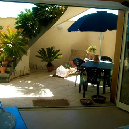 The Golden Rainbow - Seafront Apartment *